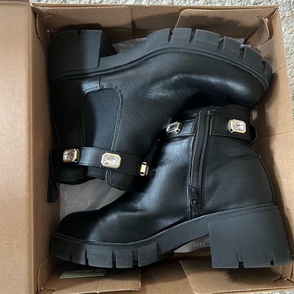 STEVE MADDEN JEWELED BLACK LUG BOOTIE MADDEN NYC 9 women vegan leather